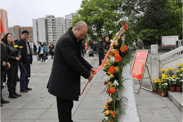 銅仁城投集團水投公司黨總支組織開展“緬懷革命先烈 弘揚革命精神”黨史學習教育主題黨日活動