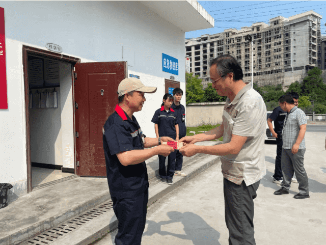 銅仁城投集團(tuán)黨委開展迎“七一” 走訪慰問活動(dòng)