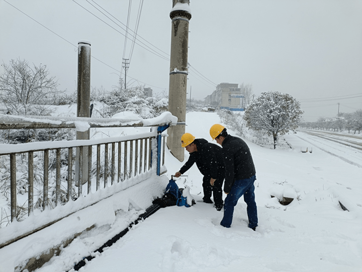 風(fēng)雪無(wú)阻保供水——銅仁市城交集團(tuán)銅興供水公司開(kāi)展高區(qū)管網(wǎng)巡檢工作