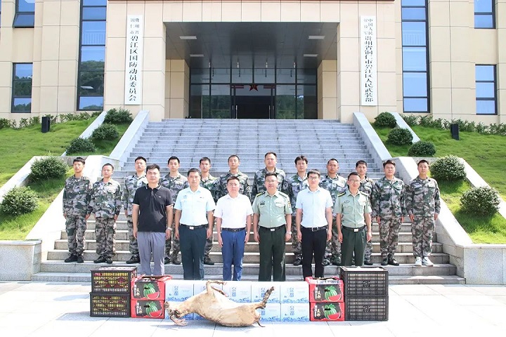 八一慰問(wèn)擁軍 共敘魚(yú)水情深 | 銅仁城交集團(tuán)黨委扎實(shí)開(kāi)展第95個(gè)“八.一”建軍節(jié)軍民共建走訪慰問(wèn)活動(dòng)